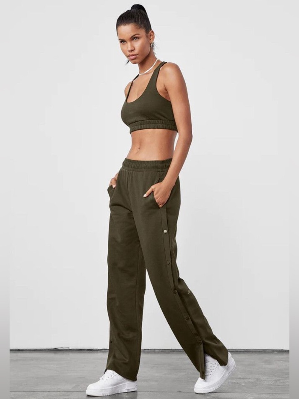 Alo | Espresso Courtside Snap Sweatpants | Small